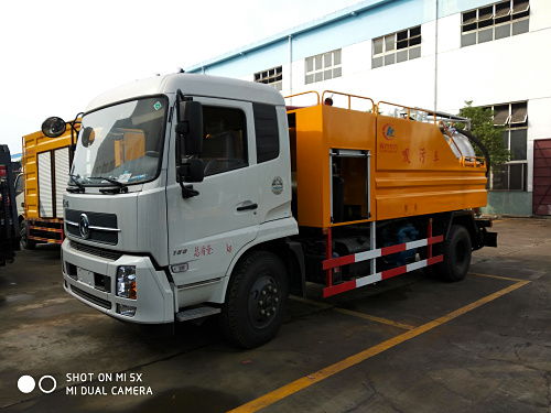 東風(fēng)吸糞車(chē)廠家直銷(xiāo)生產(chǎn)基地 在線咨詢(xún)